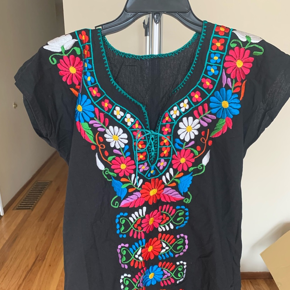 These traditional Mexican dresses for women black with glorious flowers,